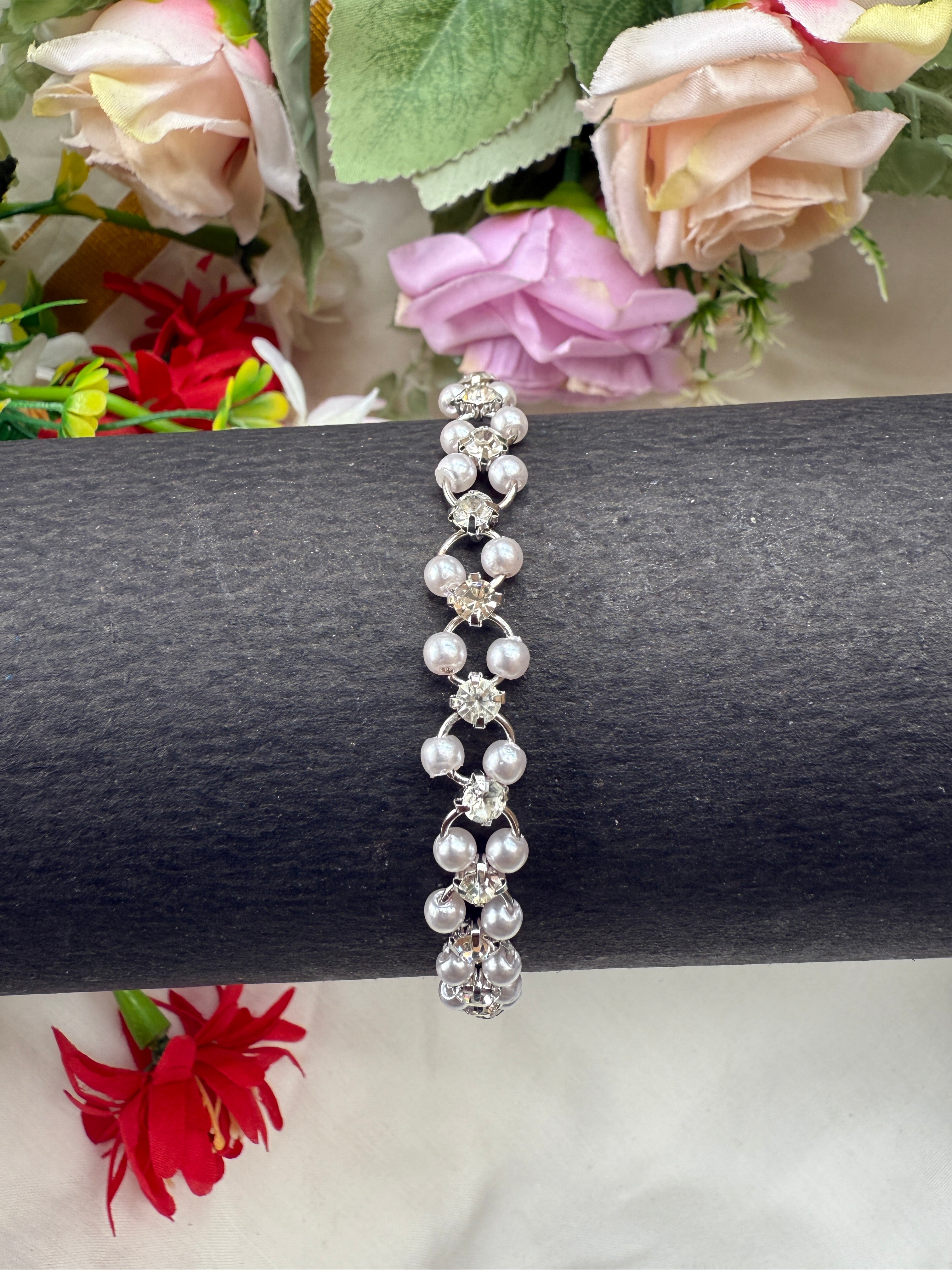 Elegant Anti Tarnish Chain Bracelet with Pearl Beads and Stones